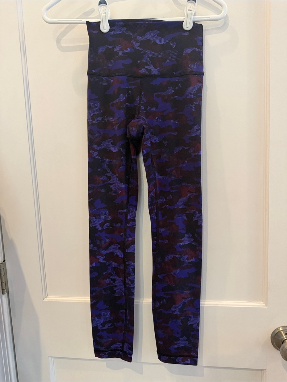 Lululemon High Times Purple Blue Black Camo Leggings Pants, Size 2